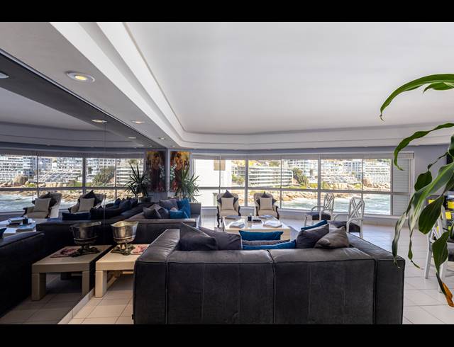 3 BEDROOM APARTMENT FOR SALE IN BANTRY BAY